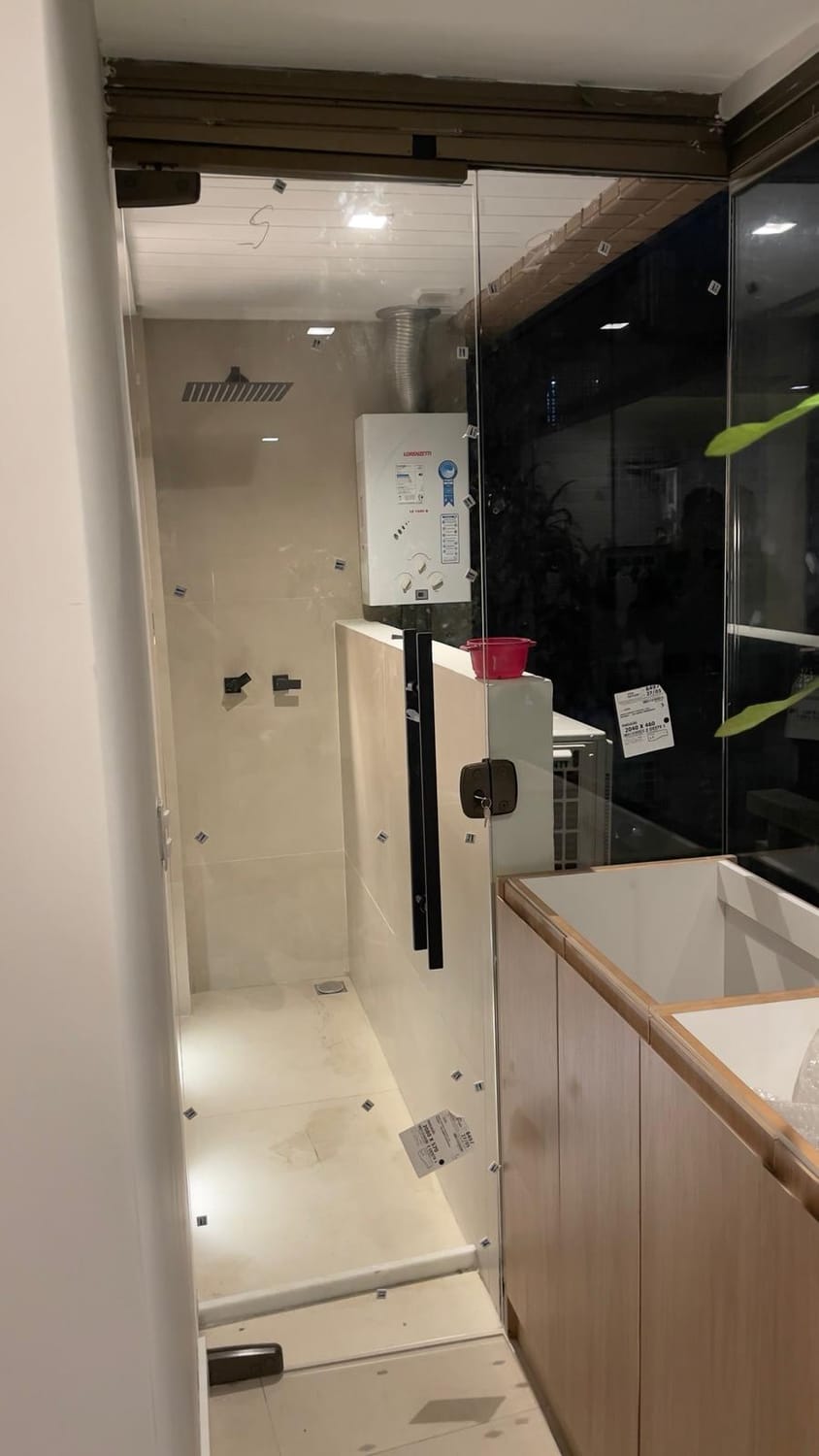 Box de banheiro em vidro temperado instalado no RJ